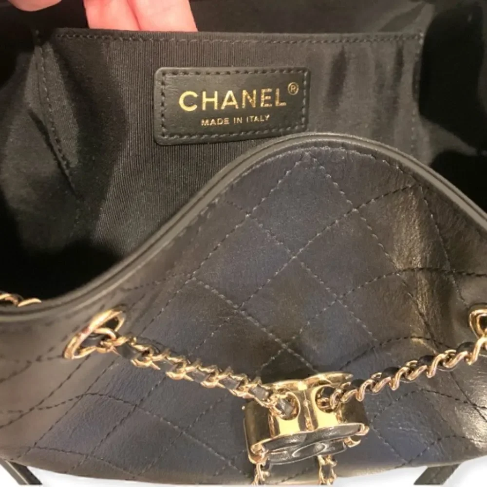 CHANEL Calfskin Stitched Drawstring Bag (Black)